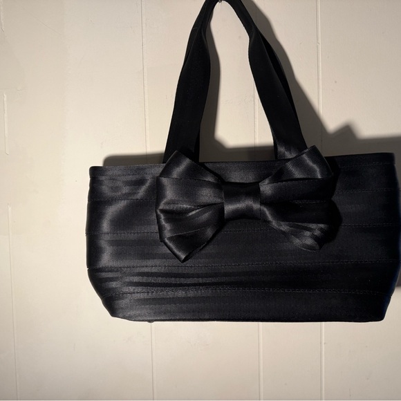 Harvey’s Seatbelt Bag - Picture 5 of 8